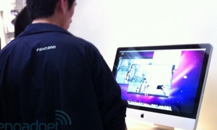 Angajat Foxconn in magazin Apple