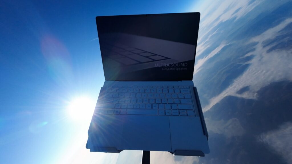 ASUS ExpertBook Ultra a ajuns mai sus decât Everest într-un test real de fiabilitate